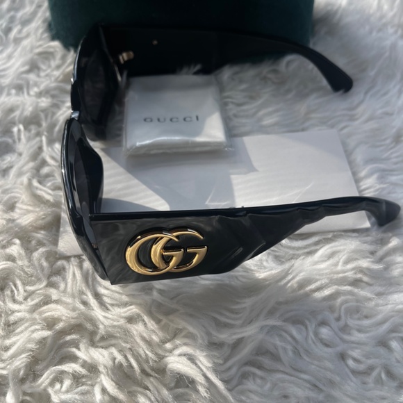 New - Gucci Black Gray Gg0811s 001 Logo Rectangle Unisex Sunglasses - Picture 4 of 6